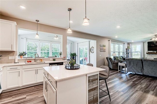 Building Photo - Beautiful 5 BR Home in Brownsburg!