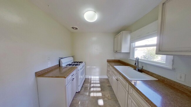 Building Photo - Seaside Living: 2 Bedroom 1 Bathroom Home ...