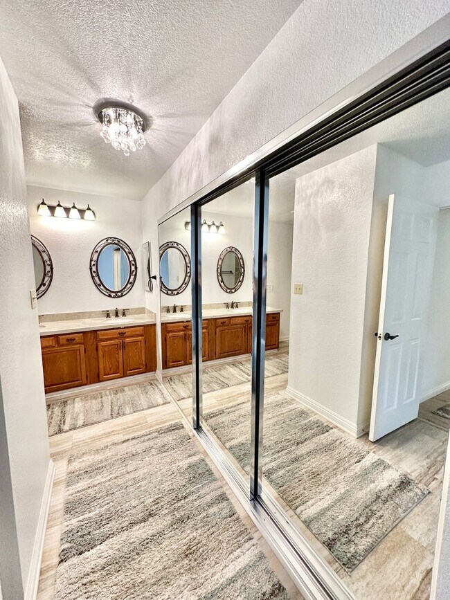 Building Photo - Sweet Single-Story, Completely Detached, Home in the Picturesque Fallbrook Village HOA Community!