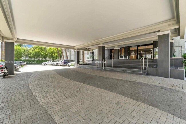 Building Photo - 6770 Indian Creek Dr