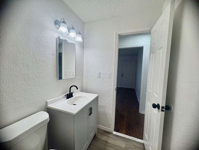 Building Photo - RENT SPECIAL!!!! Three bedroom home in S.W. OKC