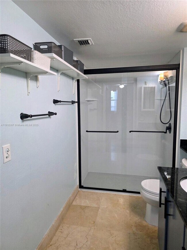 Building Photo - 1625 Kennedy Cswy