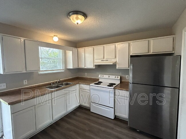 Building Photo - 1904 Westchester Dr