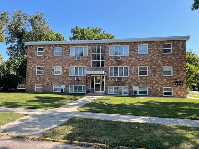 Primary Photo - 1023 S Jay St