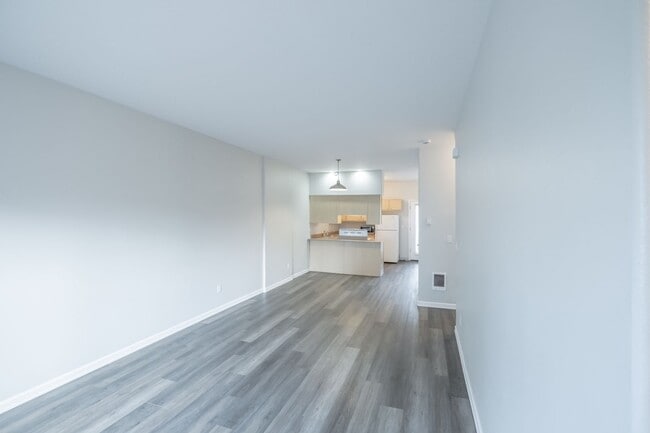 Building Photo - Stylish 2-Bedroom Condo Near OSU – Spaciou...