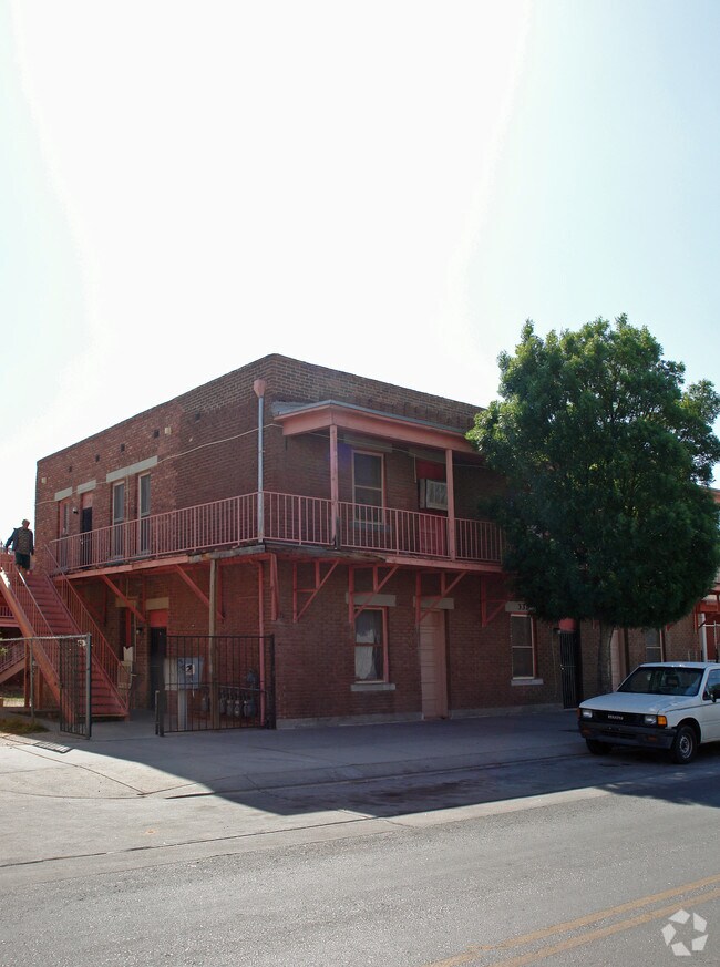 Building Photo - 332 Leon Street