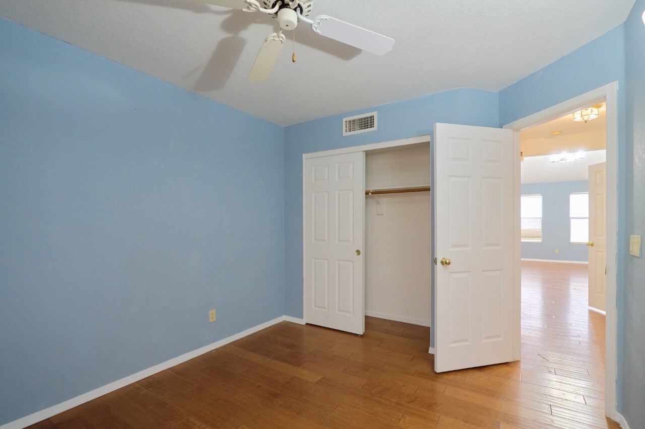Building Photo - 1317 N Palmsprings Dr