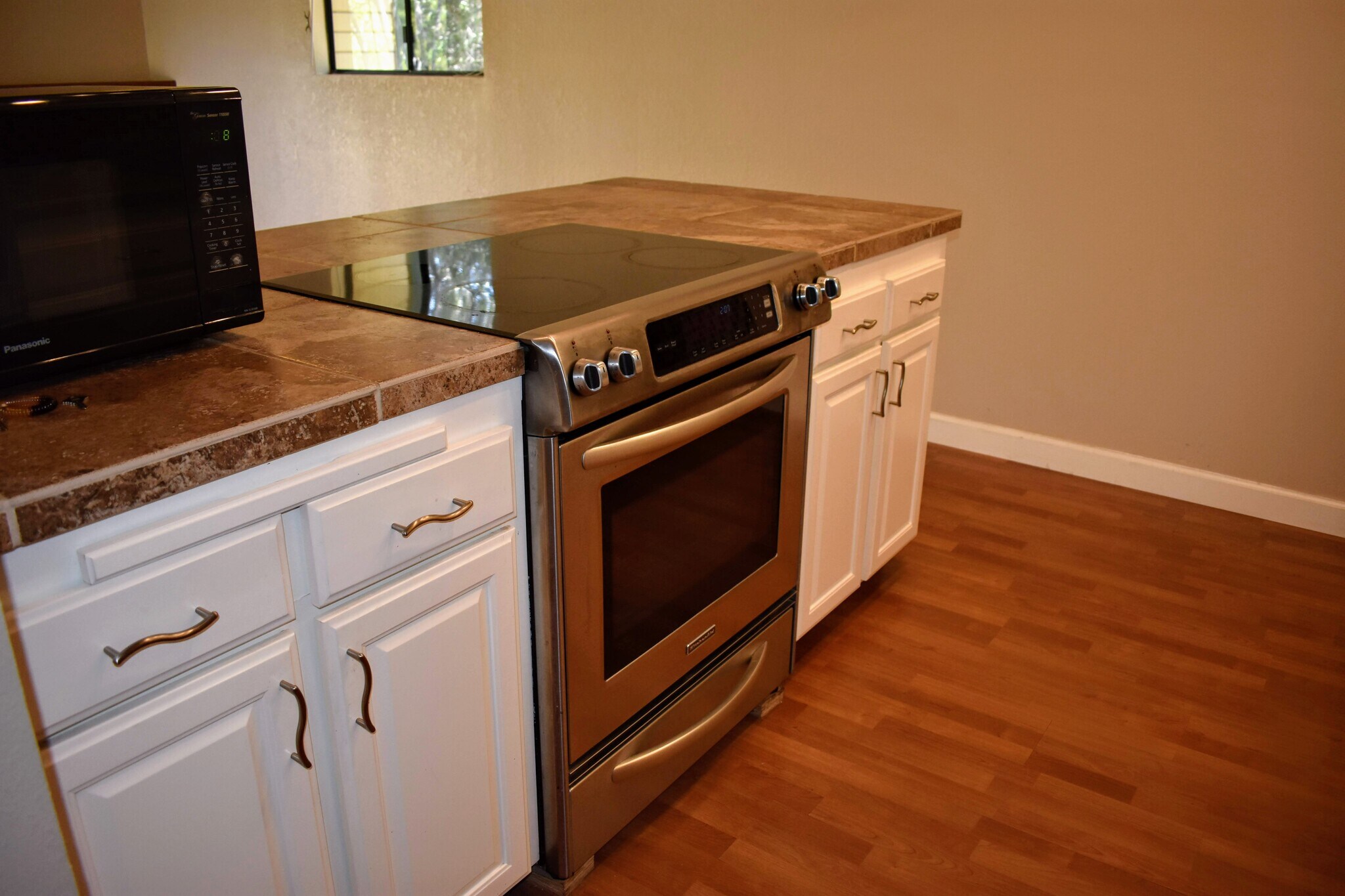 Building Photo - 3290 Rockview Pl