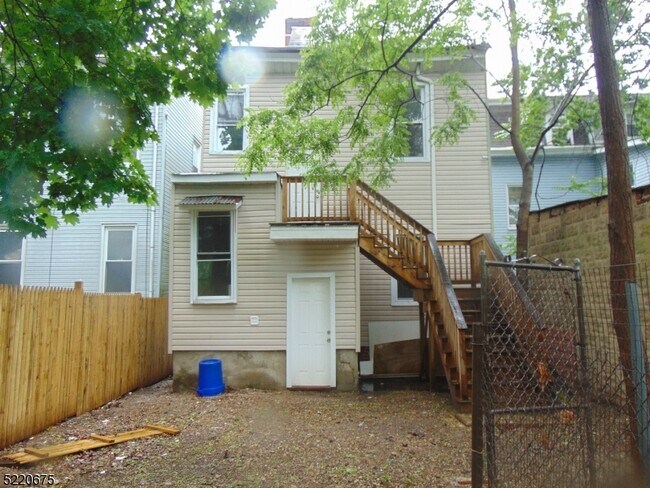 Building Photo - 75 N 11th St