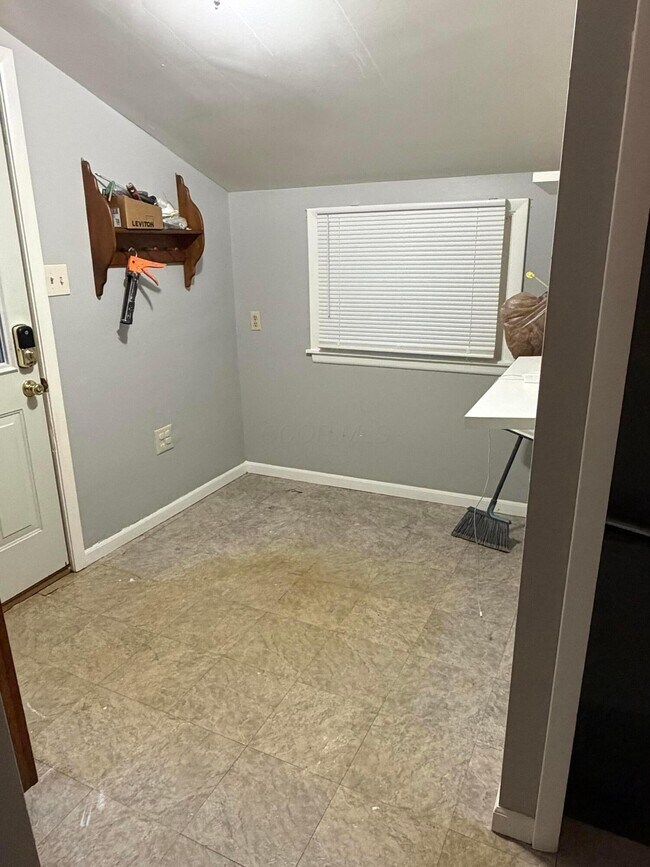 Building Photo - 346 Main St