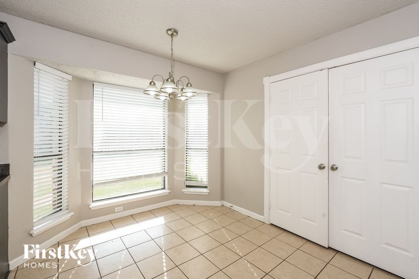 Building Photo - 911 Blewitt Dr