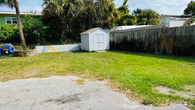 Building Photo - 914 N Wild Olive Ave