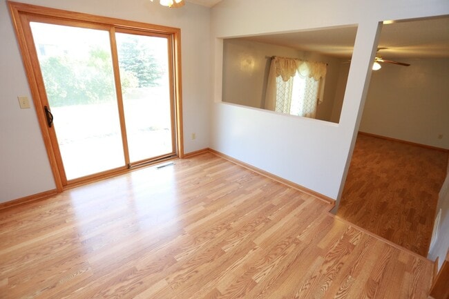 Building Photo - 4 BD Brooklyn Park Home for Rent