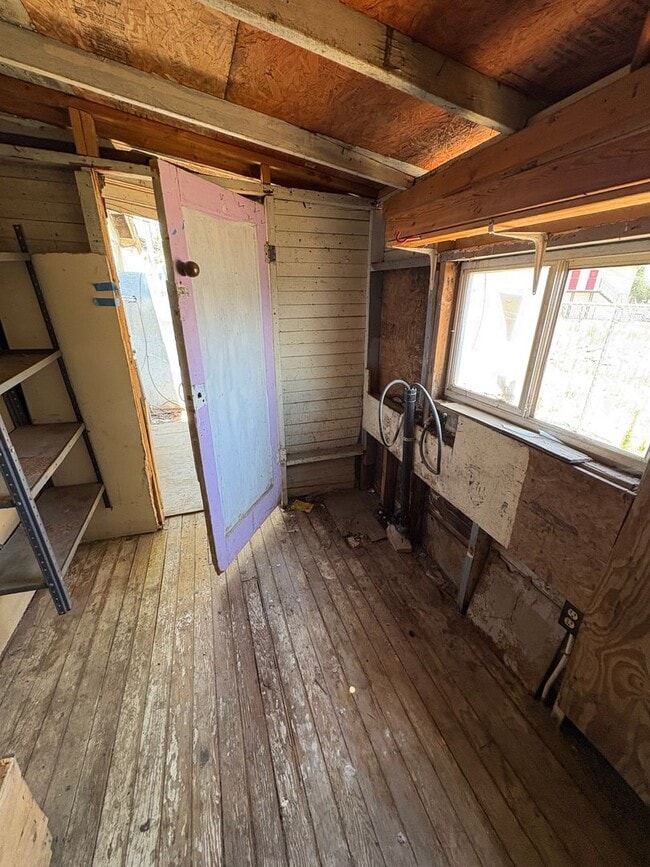 Building Photo - Dinuba Home Rent Ready !