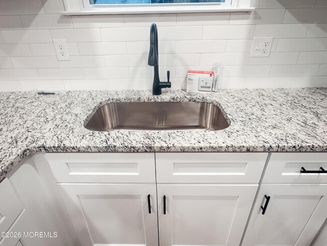 Building Photo - 827 Rogers St