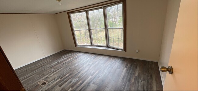 Building Photo - 204 E Browning St