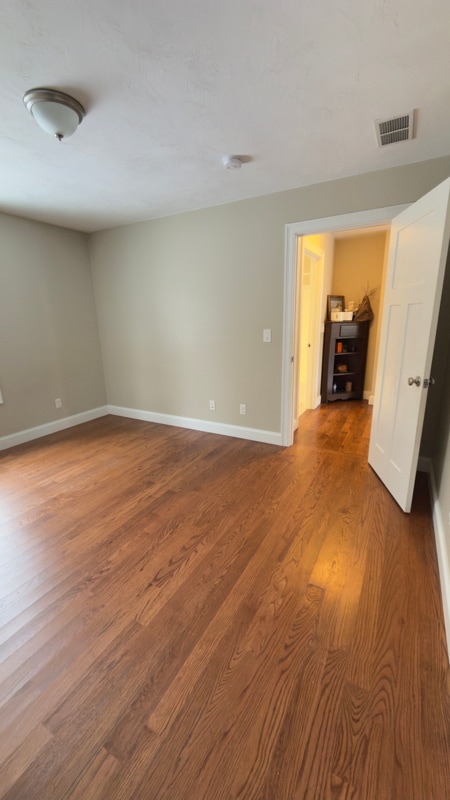 Building Photo - 22 W Shore Park Rd