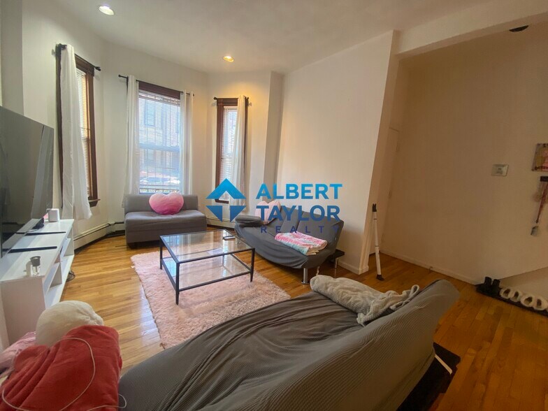 Building Photo - 14 Wigglesworth St