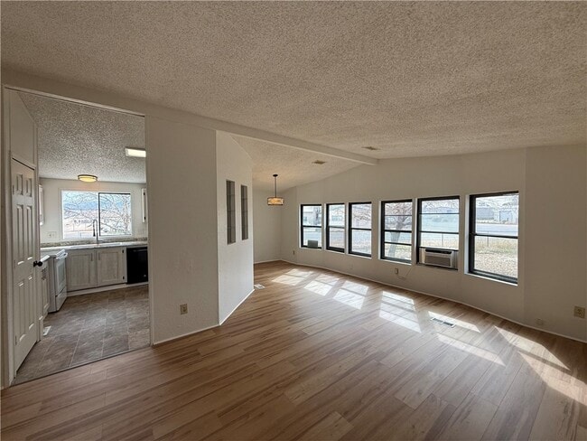 Building Photo - 2381 E Butler Ave