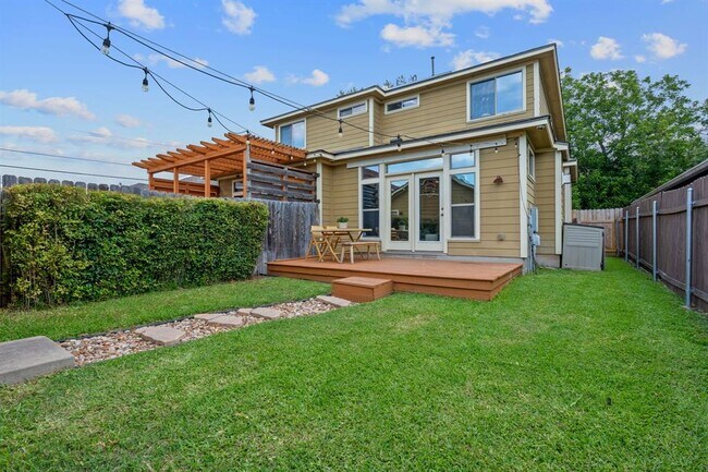 Building Photo - 5412 Grover Ave