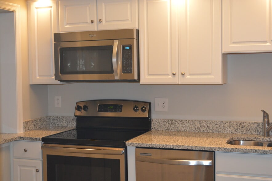 Building Photo - 5904 Mount Eagle Dr