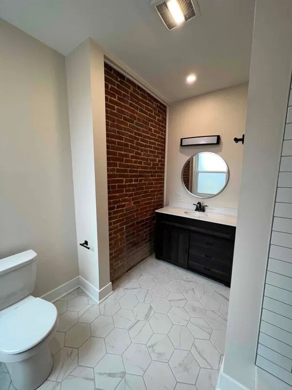 Building Photo - 521 Avery St