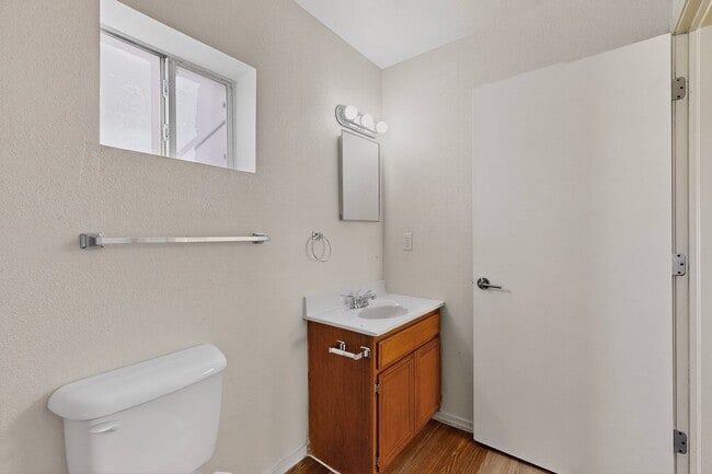 Building Photo - 3 bedroom 2 bath home in East El Paso!