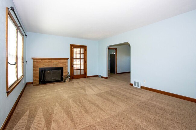 Building Photo - Four Bedroom Single-Family Home