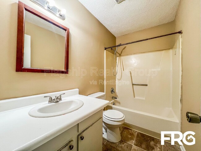 Building Photo - 206 Lindbeth Dr