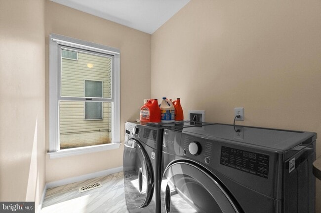 Building Photo - 6874 Caravan Ct