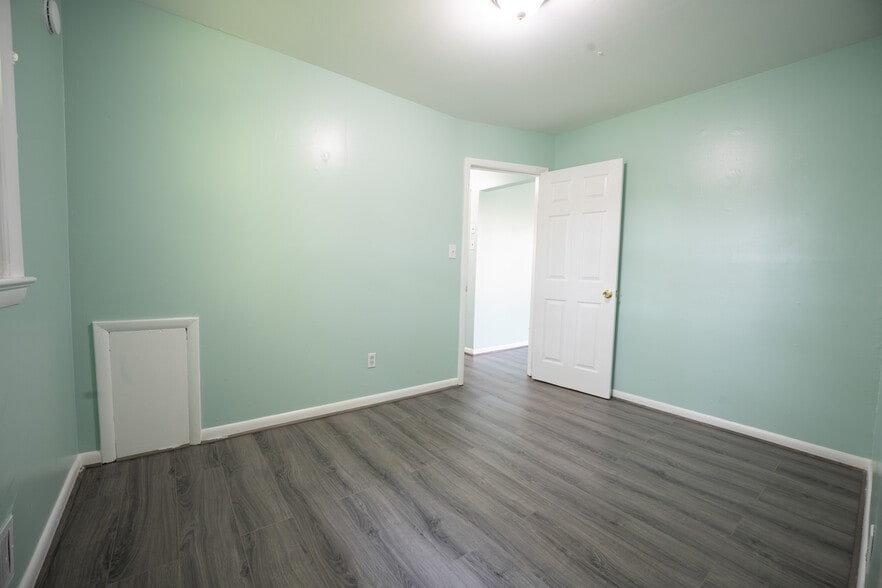 Building Photo - 5703 Kennedy St