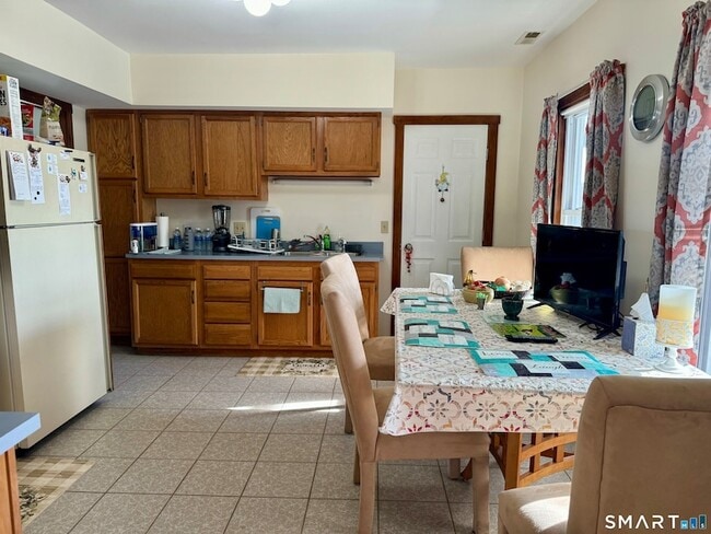 Building Photo - 156 Fair St