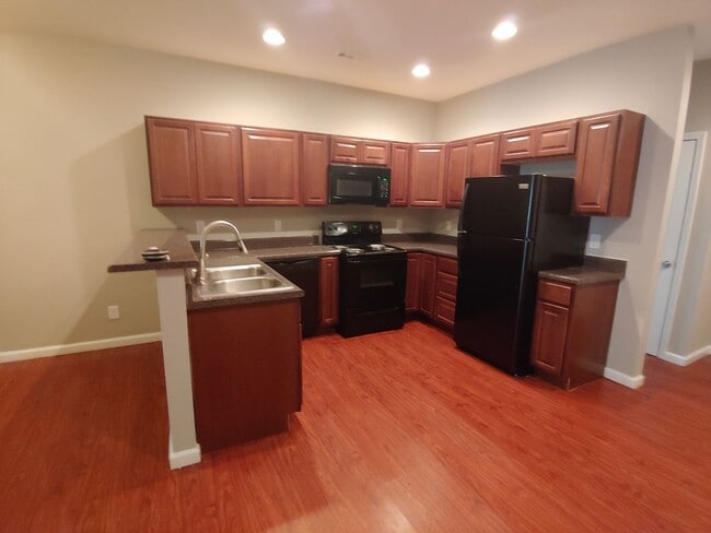 Building Photo - Best in Forest Park.  2016 Construction!!