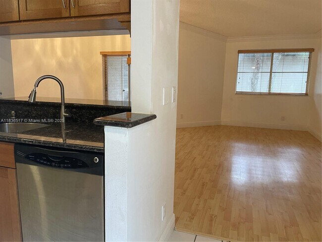 Building Photo - 9755 Westview Dr