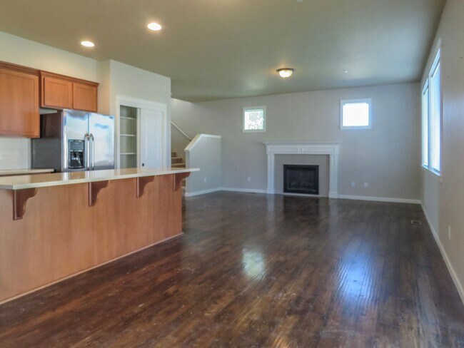 Building Photo - 3 Bedroom Corner lot Coming Soon in Carlton !