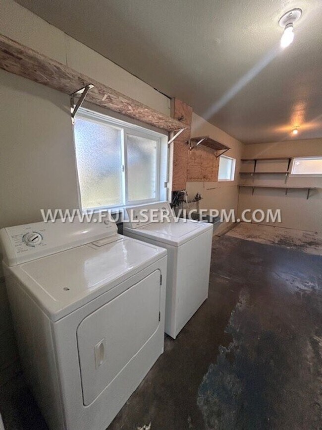 Building Photo - Exceptional South Beacon Hill 3 BD 2 BA! Huge Deck!