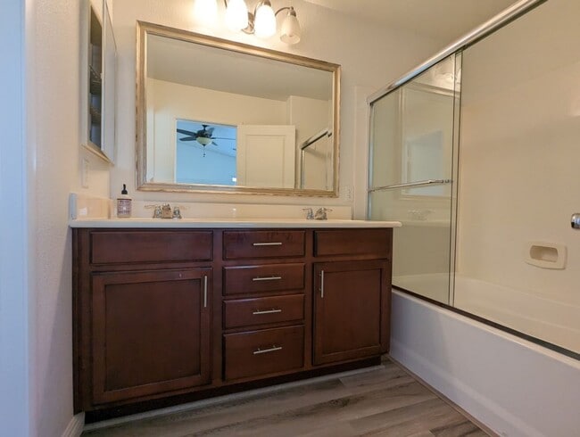 Building Photo - 10807 Mason Hill Ave