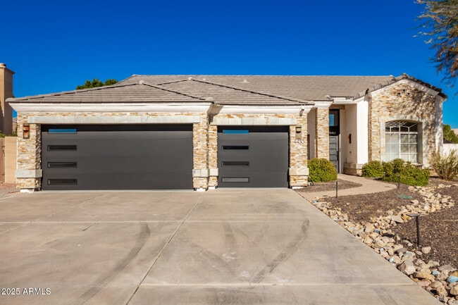 Building Photo - 4430 E Graythorn St