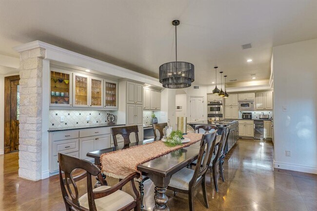 Building Photo - 813 Moonlight Bay Dr