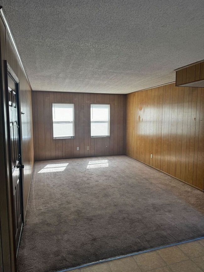 Building Photo - Welcome to Ravenwood Drive!