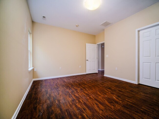 Building Photo - 7020 Somerset Springs