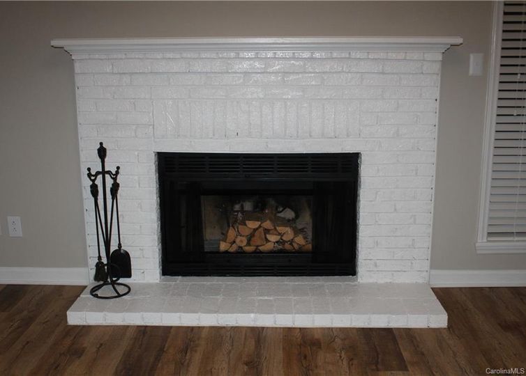 Building Photo - 8017 Greenside Ct