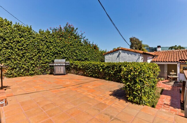 Building Photo - Classic Spanish Elegance Steps from Beverl...