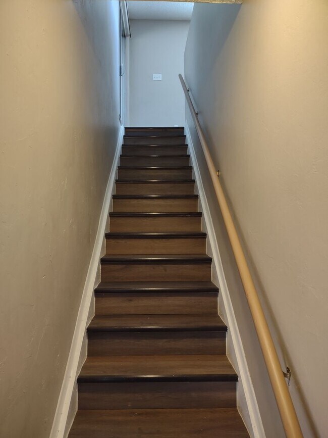 Building Photo - ALL PROSPECTIVE TENANTS MUST SUBMIT A $58 NON-REFUNDABLE APPLICATION FEE PER APPLICANT ONLINE AND...