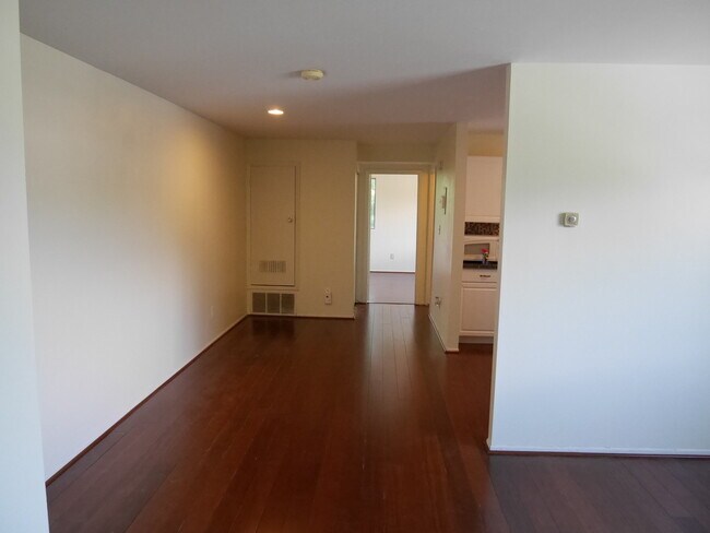 Building Photo - One Bedroom Condo located in Gardens At Owings Mills! - RENT SPECIAL 1/2 off Second Month's Rent