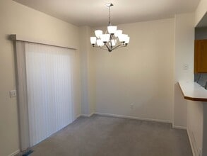 Building Photo - West side condo with mountain views