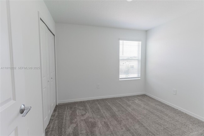 Building Photo - 934 Cattleman St