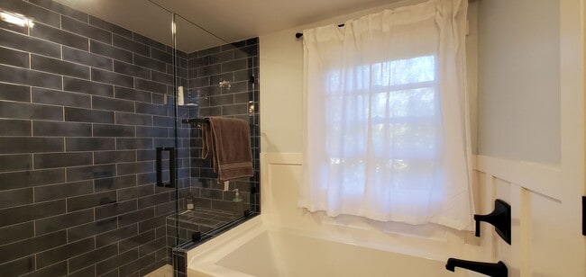 Building Photo - Spider Lake May 2026 Rental