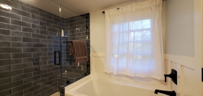 Building Photo - Spider Lake Winter Rental Includes Utilities