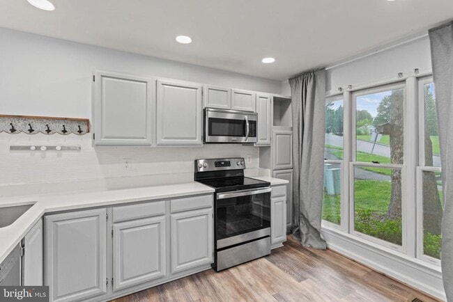 Building Photo - 6608 Beach Dr